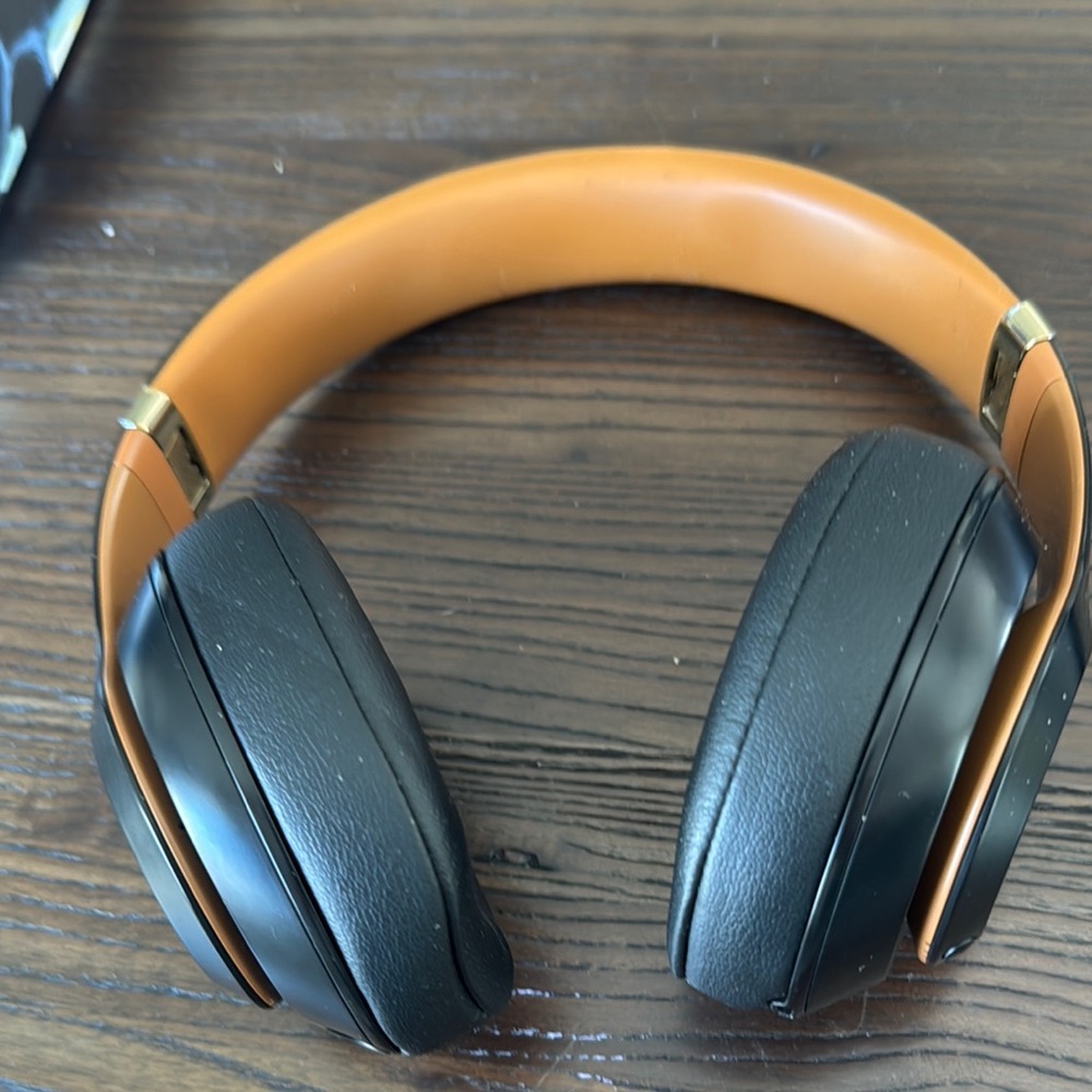 Headphones beats study pro. Great shape!